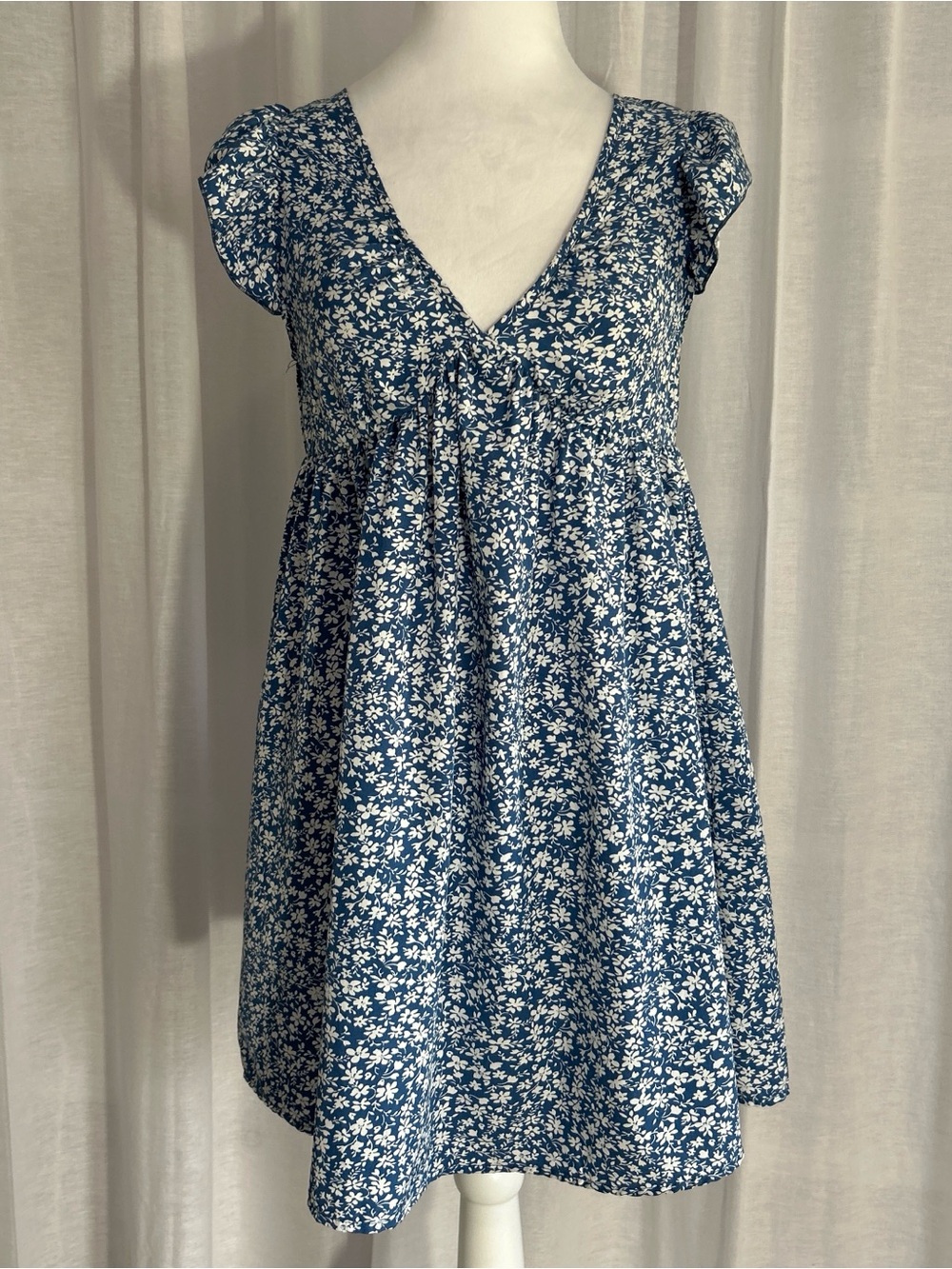 SHEIN Light Blue Floral V-Neck Dress